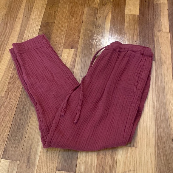 XiRENA Women’s Red Pants Size S